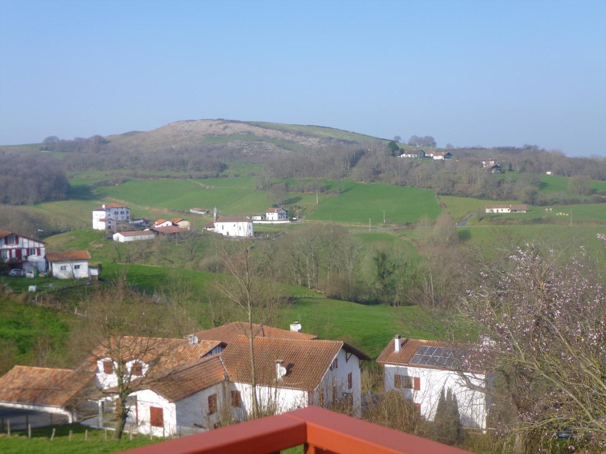 Appartement Au Coeur Du Pays Basque : Vue Superbe Saint-Esteben Экстерьер фото